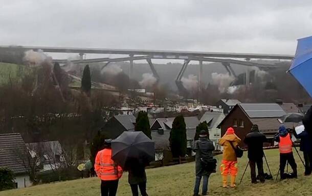 В Германии взорвали старый мост высотой 72 метра