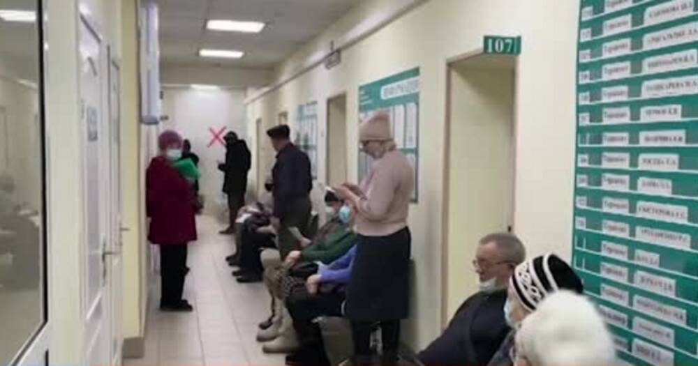 Сотни пациентов застряли в очереди в хакасской больнице