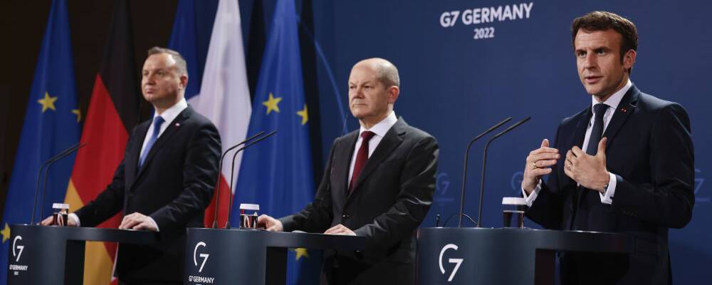 ФРГ, Франция и Варшава призвали РФ начать предметный диалог по безопасности в Европе