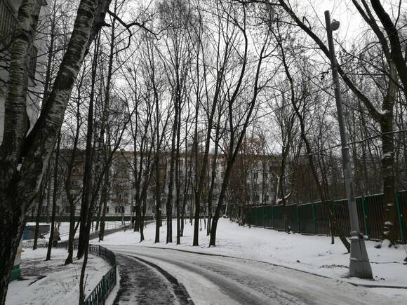 В Москве около нуля и небольшой снег