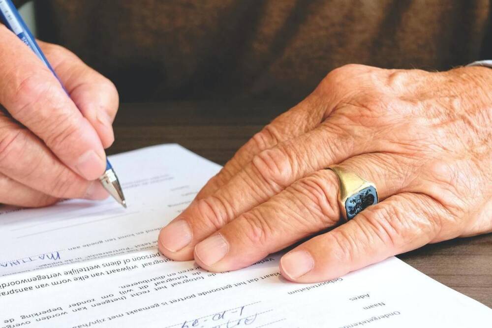 Обновлены правила получения пенсии умершего супруга