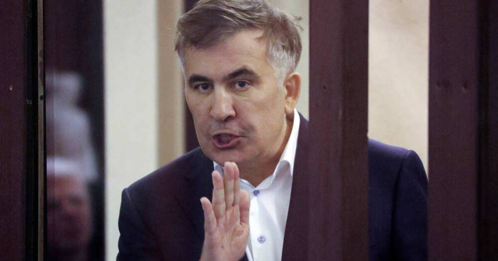 Саакашвили под конвоем доставили в суд по делу о "пиджаках"