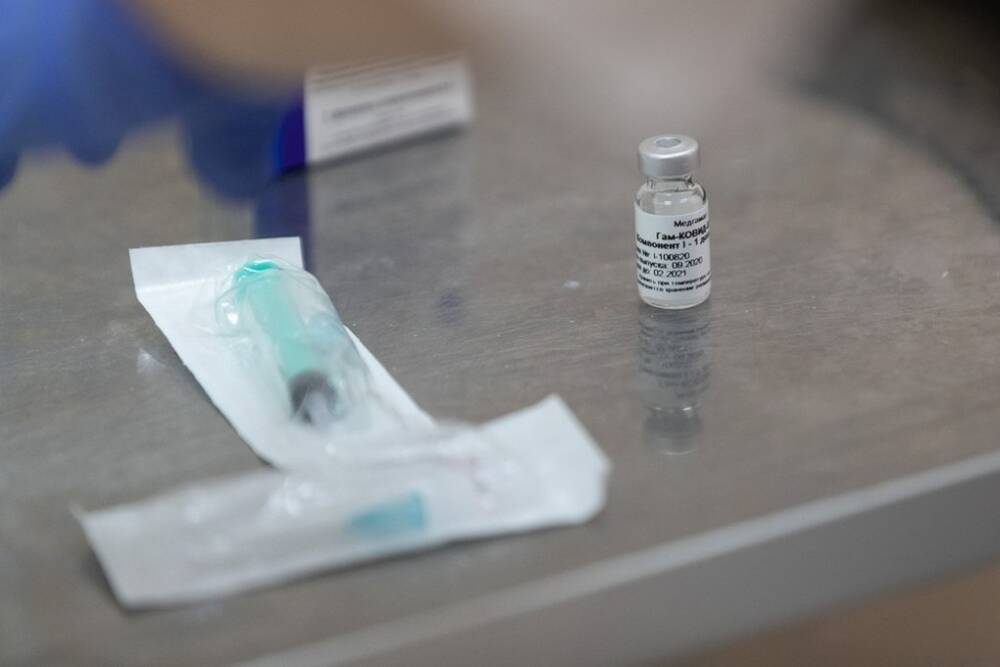План вакцинации населения от коронавируса в Островском районе выполнили на 65%