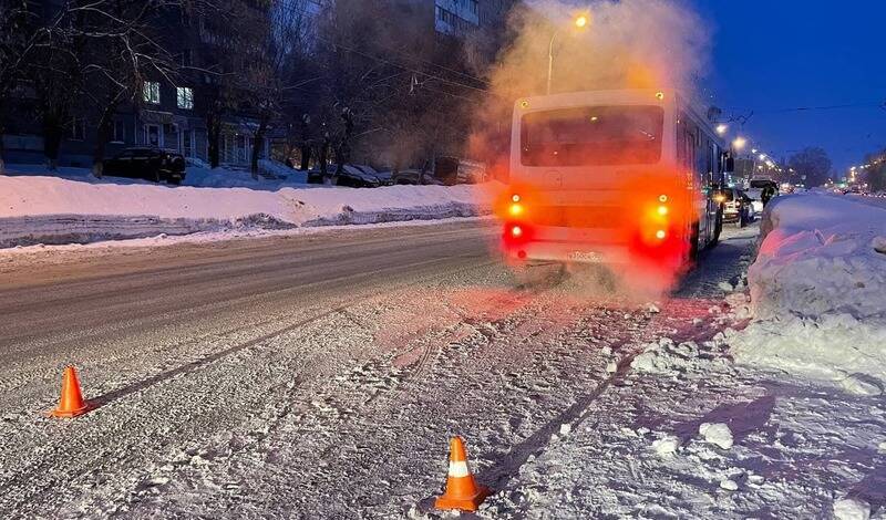 Автобус Башавтотранса на остановке в уфимской Черниковке сбил 33-летнюю женщину