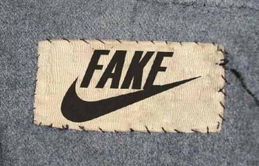 Жительницу Твери оштрафовали за торговлю поддельными носками и шапками Nike