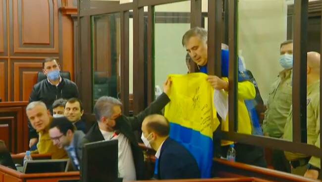 Саакашвили спел на судебном заседании гимн Украины
