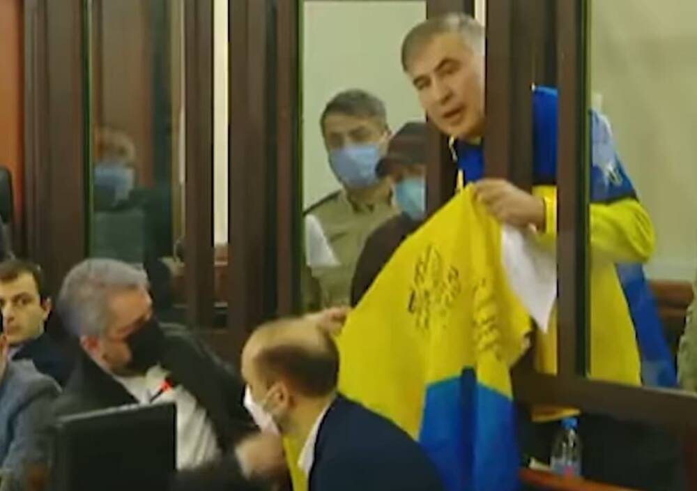 Саакашвили на суде спел гимн Украины и рассказал, как уговорил...
