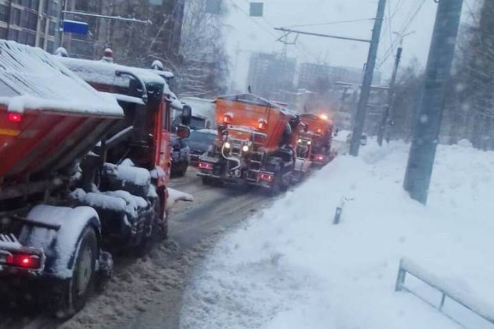 В Пензе на борьбу со снежной стихией задействовано 115 единиц техники