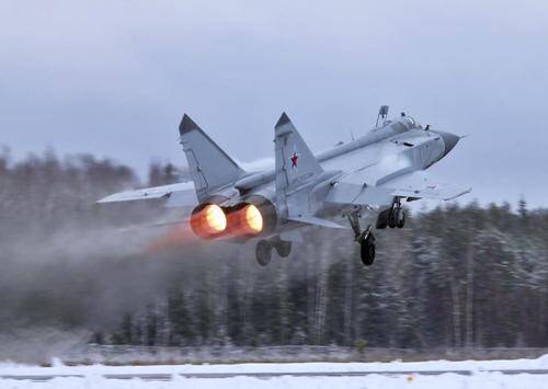 Экипажи истребителей Су-35 и МиГ-31 отработали приемы воздушного боя в Тверской области
