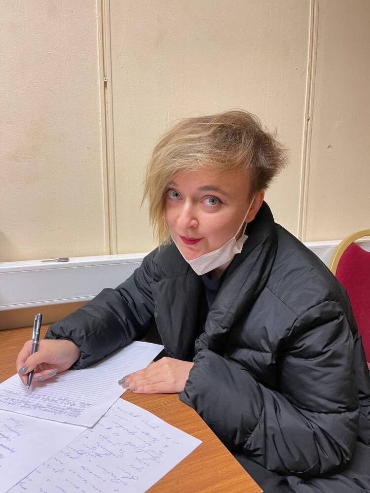 Фем-активистку Дарью Серенко арестовали на 15 суток за логотип «Умного голосования»