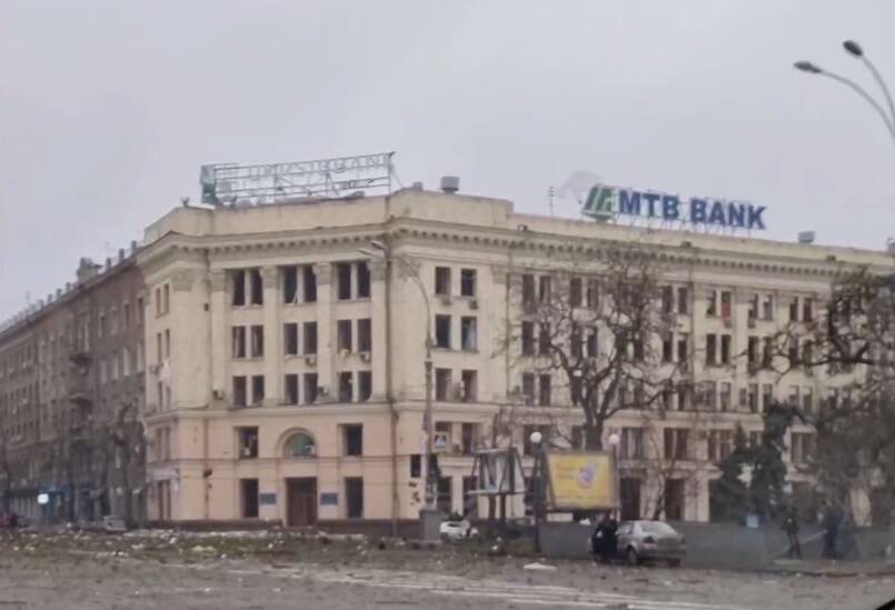 Ракетный удар по центральной площади Харькова, кадры последствий: «Сердце разрывается»