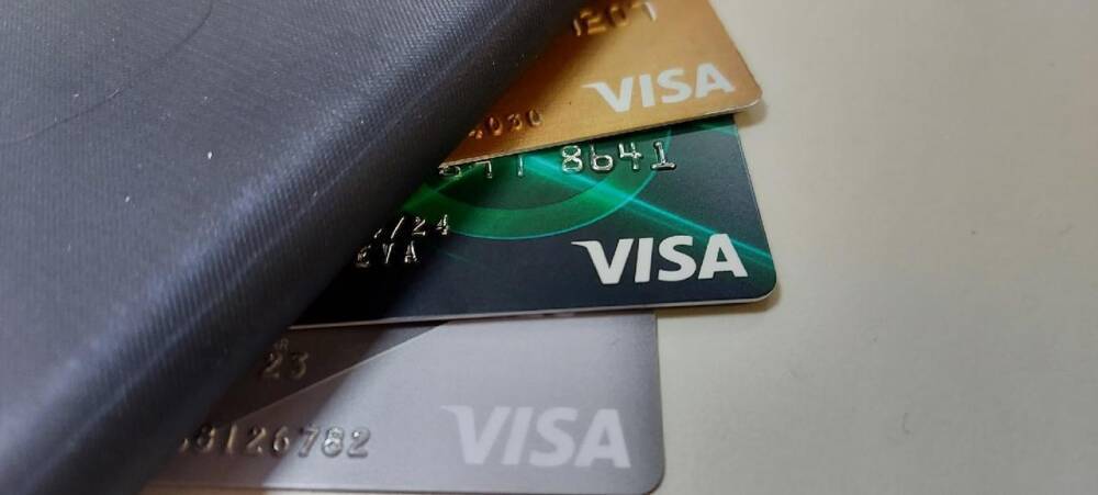 Попавшие под санкции банки прекратят выпуск карт Visa и Mastercard