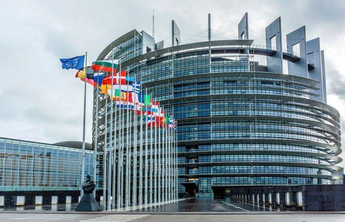 Европарламент принял заявку Украины на вступление в Евросоюз. Начата специальная процедура вступления