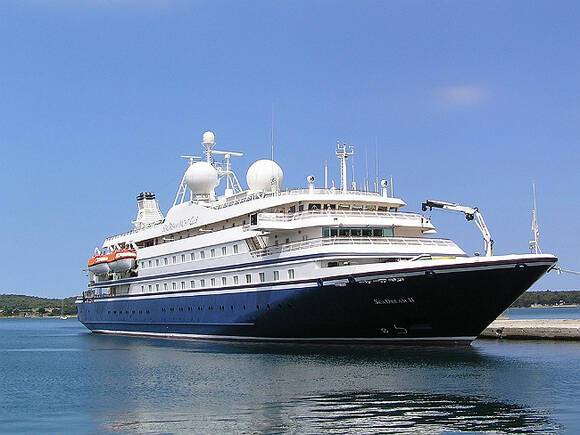 Яхты российских бизнесменов, включая принадлежащую Алекперову Galactica Super Nova, выдвинулись в Черногорию и на Мальдивы