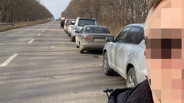 4 дня по дорогам Украины, в холоде, среди брошенных вещей: как израильтяне добираются на родину