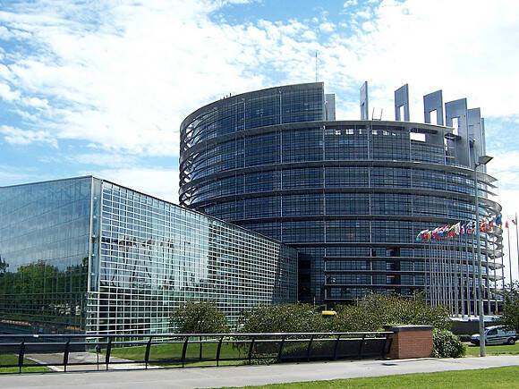 УНИАН: Европарламент поддержал резолюцию о предоставлении Украине статуса кандидата на вступление в ЕС