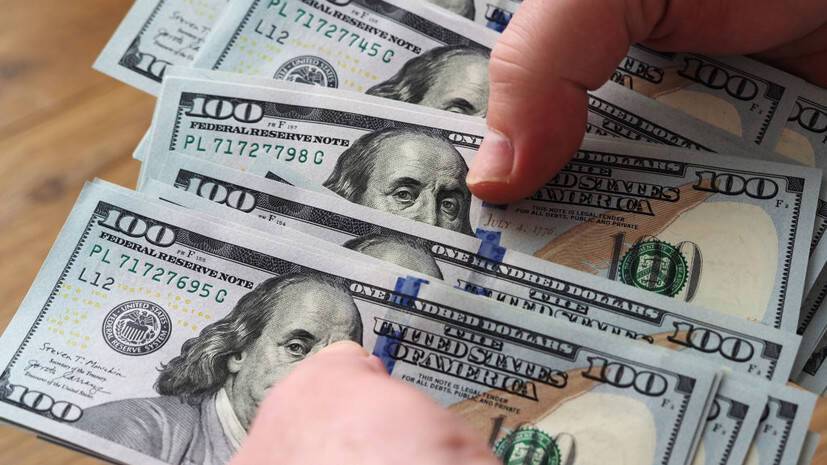 Путин со 2 марта запретил вывоз из России иностранной валюты суммой более $10 тысяч