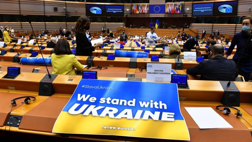 Европарламент выступил за то, чтобы Украина стала кандидатом в члены ЕС