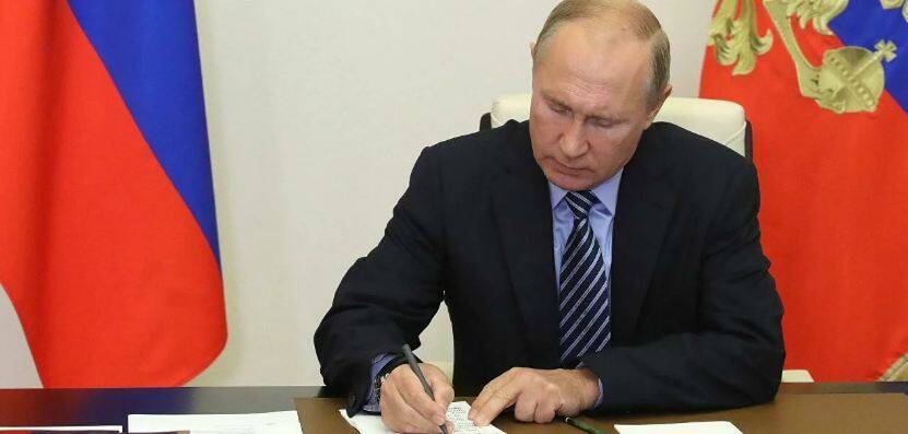 Путин ввел запрет на вывоз из России иностранной валюты наличными в сумме более $10 тысяч