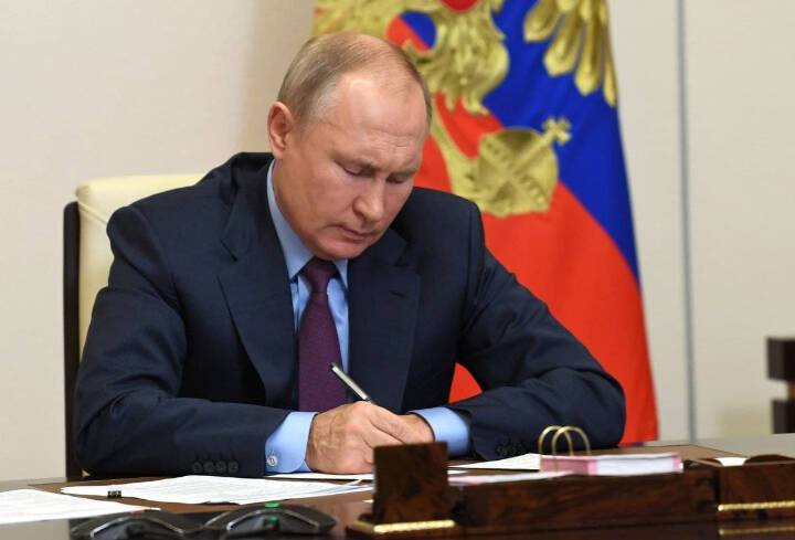Президент Путин запретил вывозить из РФ иностранную наличную валюту в сумме более $10 тыс.
