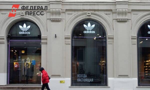 Сеть магазинов Adidas останавливает работу в России