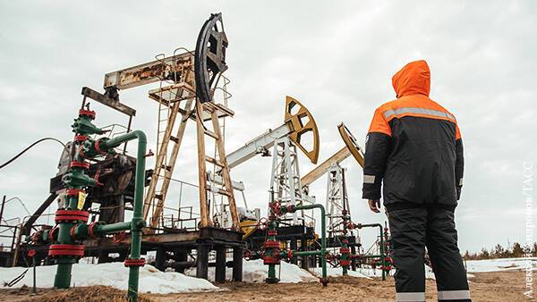 Отказ от российской нефти дорого обходится американцам