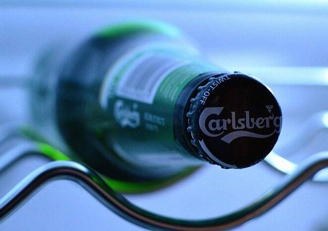 Производитель пива Carlsberg приостановил производство в России