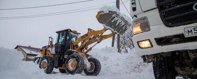 В администрации Южно-Сахалинска сообщили о работе по расчистке снега
