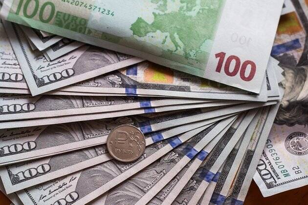 Курс доллара обновил исторический максимум – 121 рубль