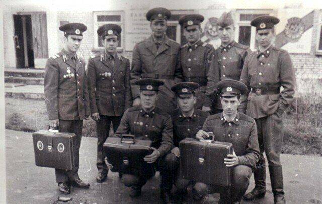 Какой тревожный чемоданчик обязан был иметь каждый советский офицер - Русская семерка
