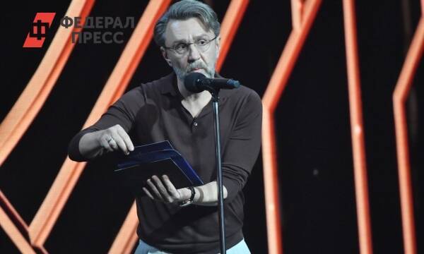 Сергей Шнуров выпустил новый клип о тотальной русофобии