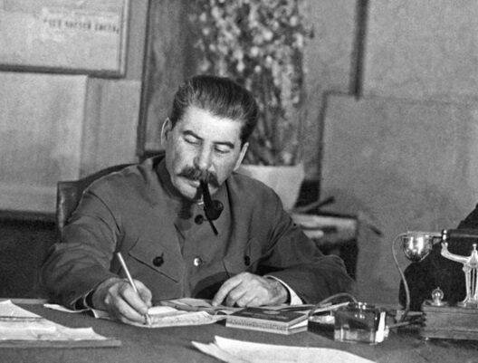 Красная, синяя и зеленая: какие документы хранились в личных папках Сталина - Русская семерка