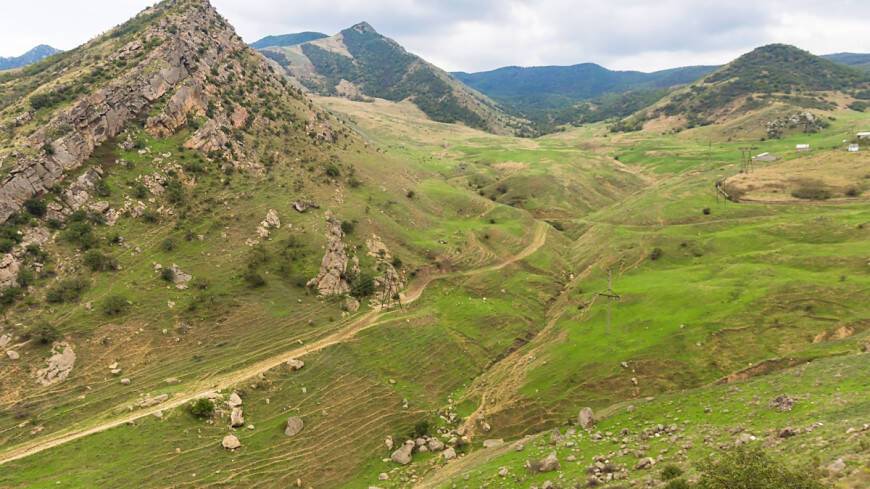 В Дагестане 12 сел оказались отрезаны от дороги из-за схода горных пород
