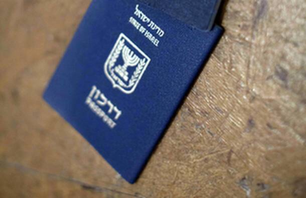 Принят закон о гражданстве Израиля, запрещающий «воссоединение арабских семей» с палестинцами