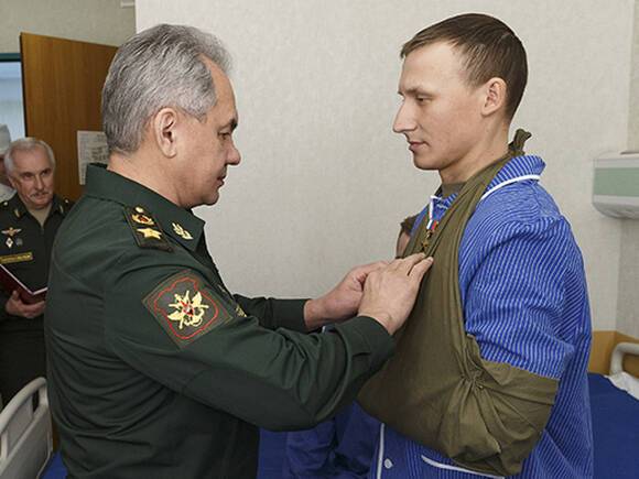 Шойгу вручил госнаграды военнослужащим, отличившимся в спецоперации на Украине