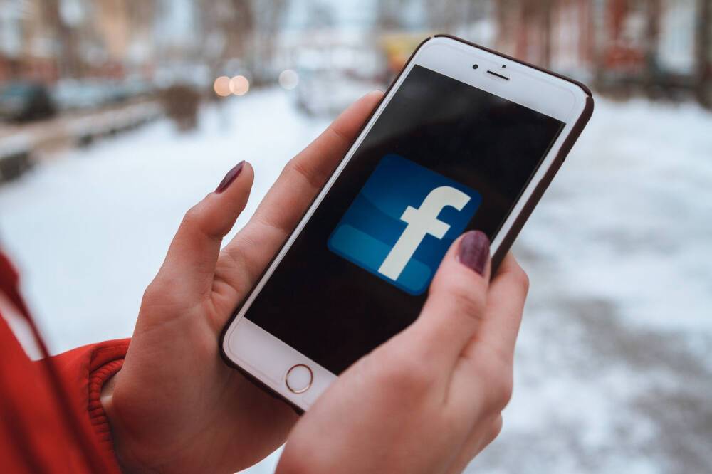 Песков высказался относительно возможности закрытия Facebook в России