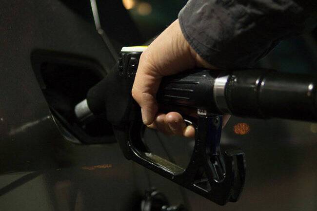 Как отразится на водителях падение оптовых цен на бензин