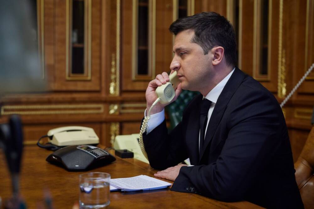 Зеленский провел телефонный разговор с Байденом: подробности