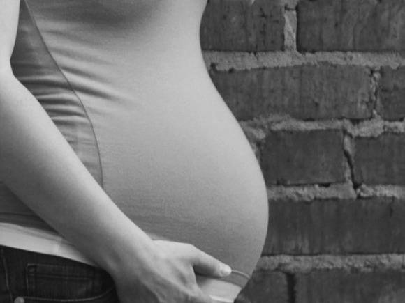 Малолетняя петербурженка забеременела от случайной связи с несовершеннолетним