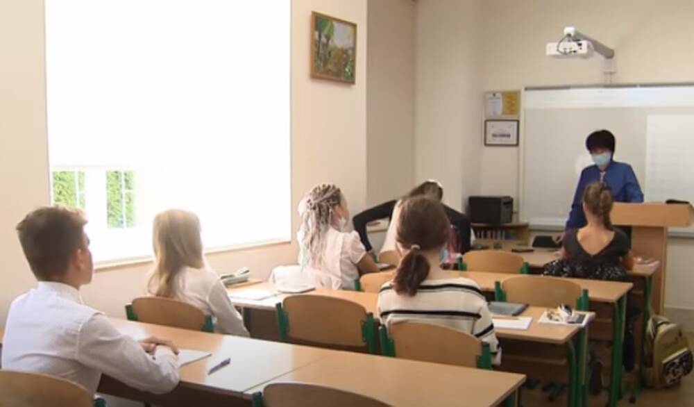 В школах Украины возобновляют учебный процесс: куда и в каком формате вернутся занятия