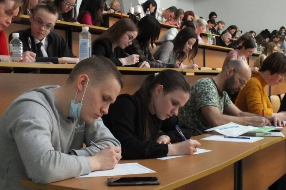 Минобрнауки получило более 150 обращений о переводе студентов РФ за рубежом