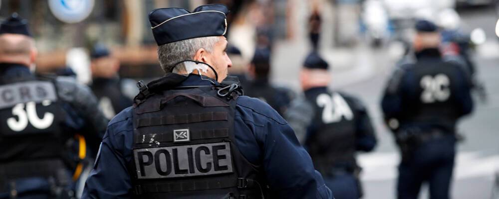 Вооруженный ножом мужчина напал на полицейских во Франции