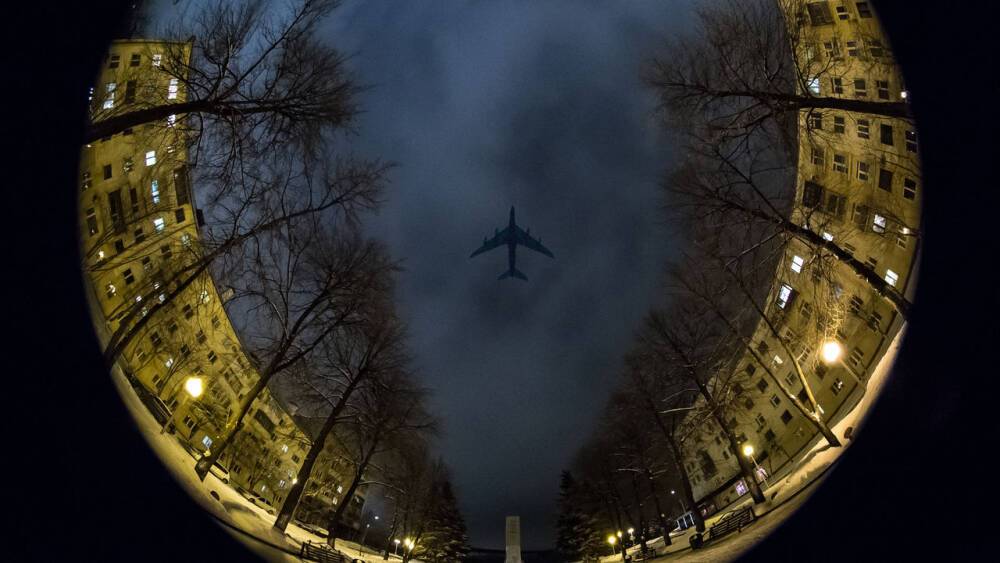 Два российских самолета с пассажирами подали сигналы тревоги