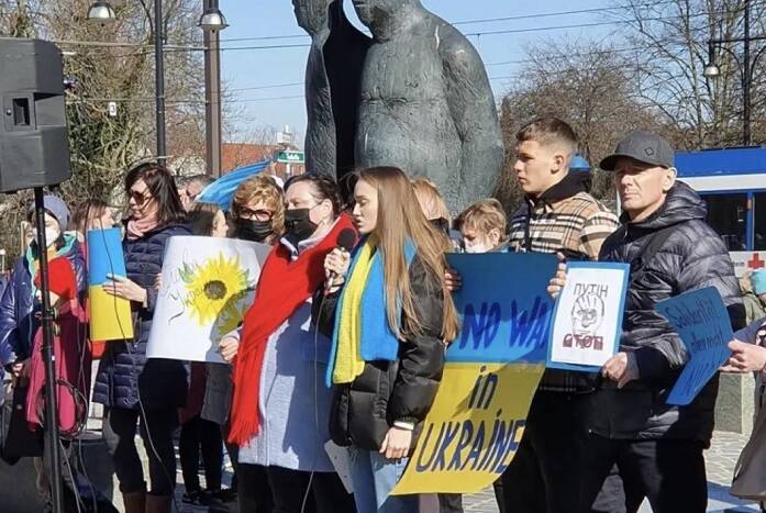 Фото дня: Даниил Сикан в Ростоке вышел на акцию поддержки Украины