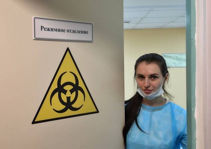 В Москве за сутки COVID-19 заразились 957 человек, суточное число заболевших продолжает снижаться