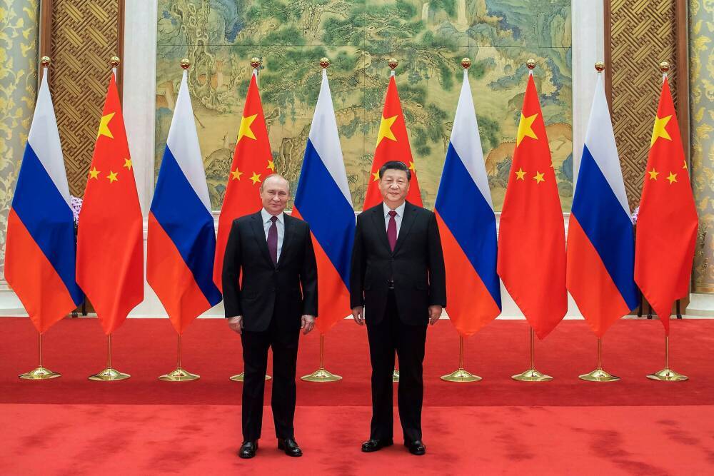 Китай может поддержать Россию, но не будет «демонстративно» нарушать санкции — эксперты