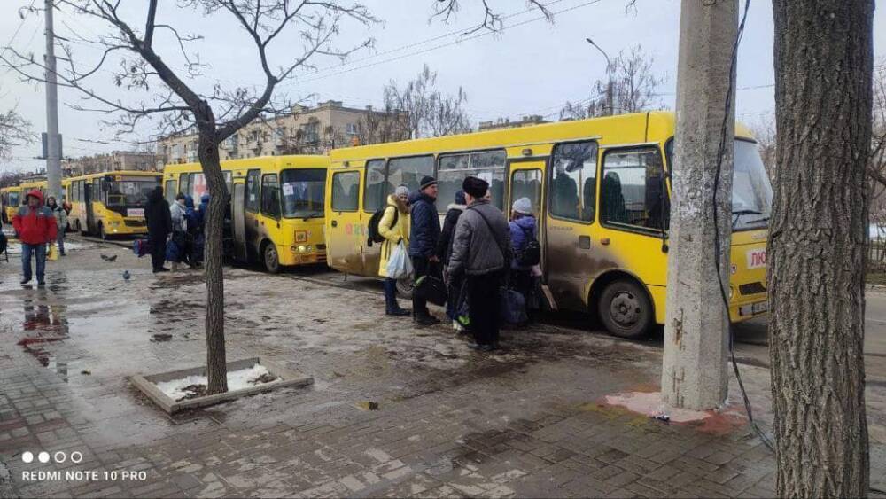 Сегодня удалось эвакуировать с Луганщины более 1600 человек