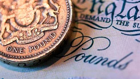 Фунт стерлингов дорожает к доллару в ожидании заседания Банка Англии
