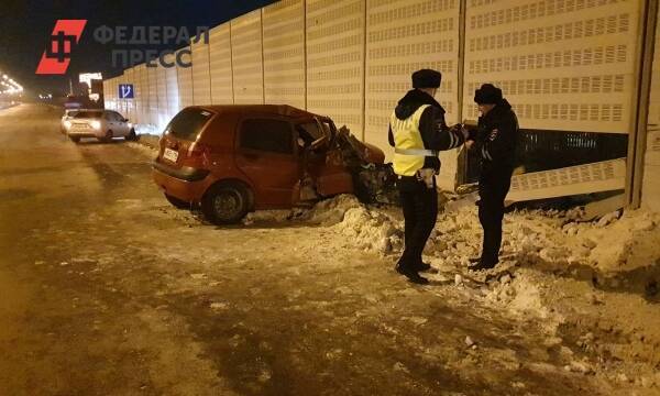 На Кольцовском тракте погибла девушка: машина врезалась в ограждение