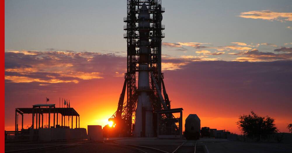 Ракету с "бауманским" кораблем установили на стартовом столе космодрома Байконур